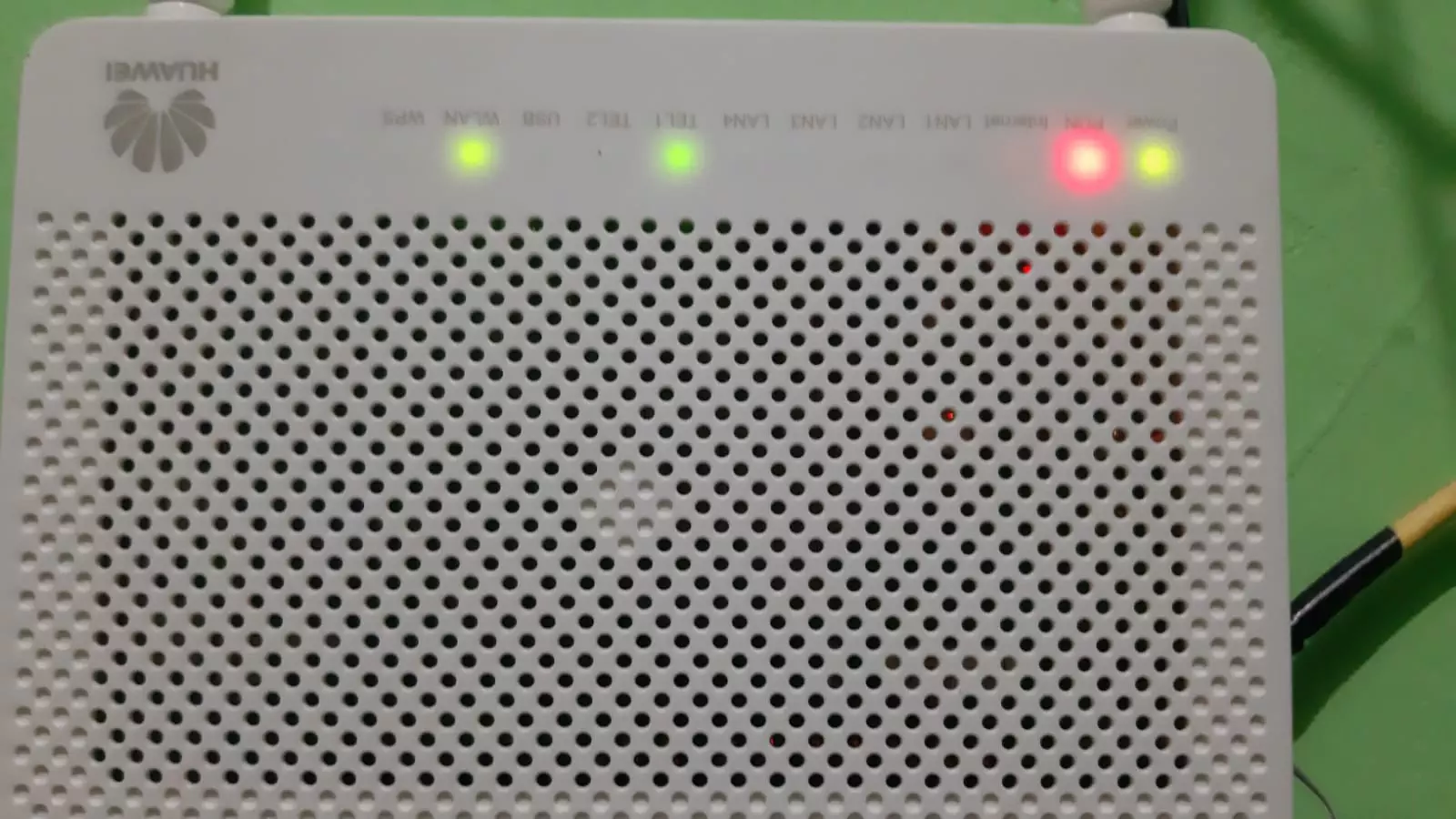 Modem lampu PON Huawei Indihome berkedip merah 